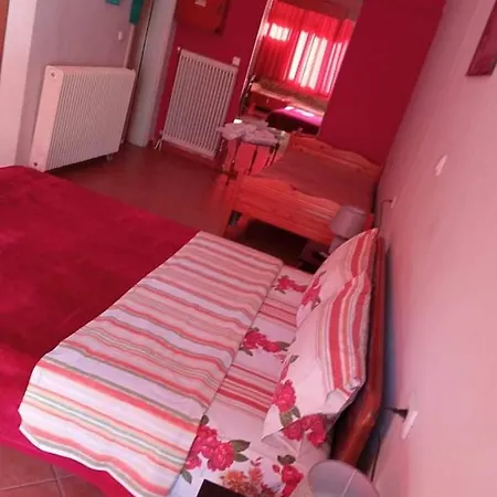 Sakis. بيت ضيافة Órma