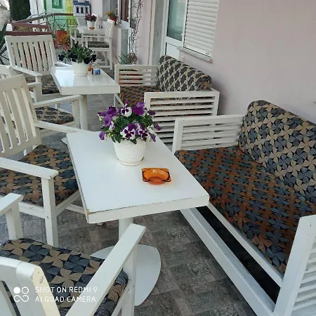 Sakis. بيت ضيافة Órma